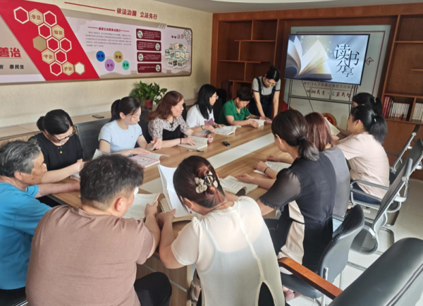 大牛证券港股 仙营社区开展“寻味七夕书韵 传承家风温情”读书会活动