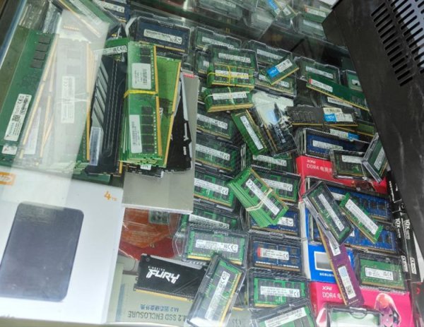 兴盛网 华强北商家称“一天一价”，存储价格仍在涨！业内预测缺货至明年